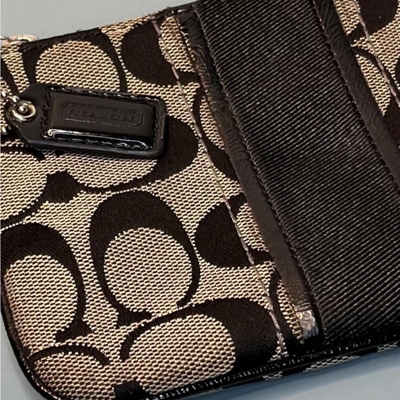 Coach Black Signature Stripe Black Patent Detail Silver HW Wristlet EUC - Picture 3 of 10